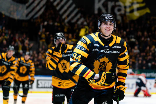 Skellefteås Linus Karlsson jublar