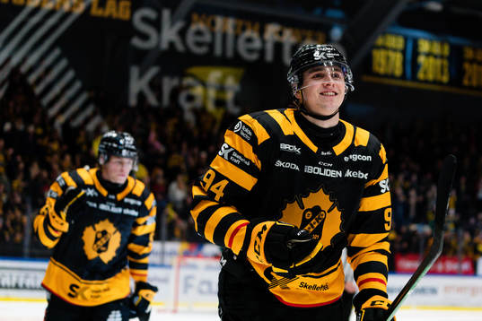Skellefteås Linus Karlsson jublar