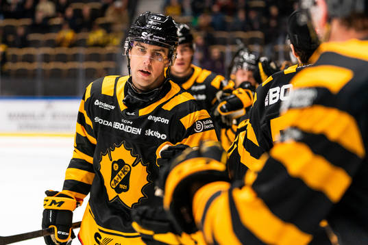 Skellefteås Joakim Lindström jublar