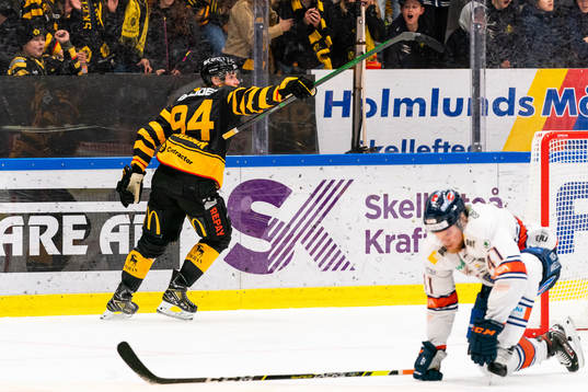 Skellefteås Linus Karlsson jublar