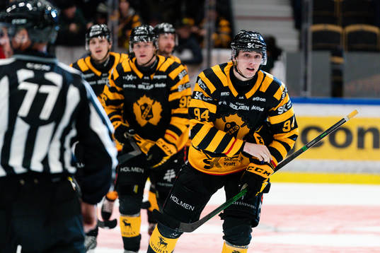 Skellefteås Linus Karlsson jublar