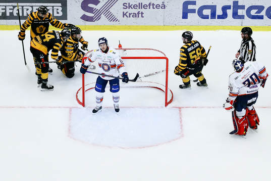 Skellefteås Oscar Möller  gör 5-3
