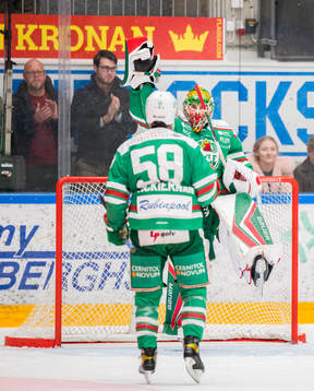 Rögles målvakt Christoffer Rifalk jublar