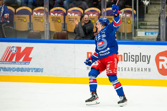 Oskarshamns Lukas Pilö jublar
