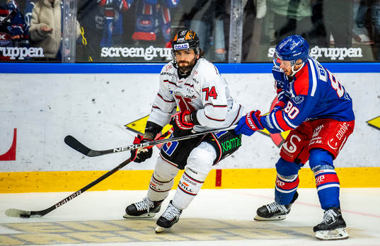 Örebros Nick Ebertoch Oskarshamns Tomas Zohorna