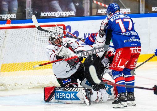 Örebros målvakt Jhonas Enroth och Nick Ebertsamt