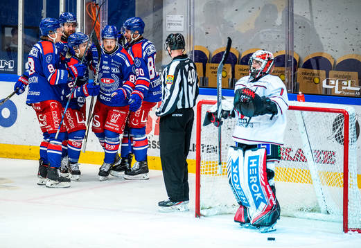 Oskarshamns Patrik Karlqvist jublar med lagkamrater