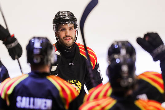 Brynäs Oula Palve jublar