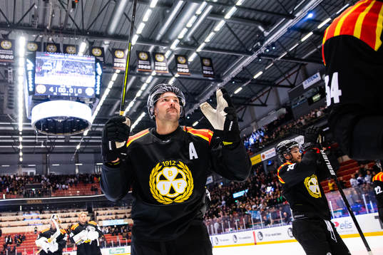 Brynäs Simon Bertilsson jublar