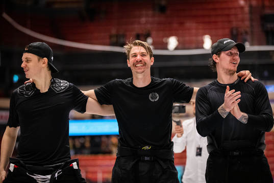 Brynäs målvakt Veini Vehviläinen, Anton Rödin och Nick