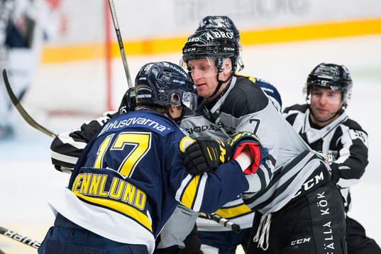 s Max Wennlund och AIK:s Filip Windlert i bråk