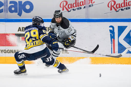 s Jonathan Wikström och AIK:s Sam Marklund