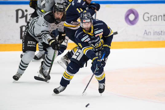 s Taylor Matson och AIK:s Oscar Nord