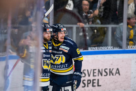 s Daniel Norbe jublar med Tommi Huhtala