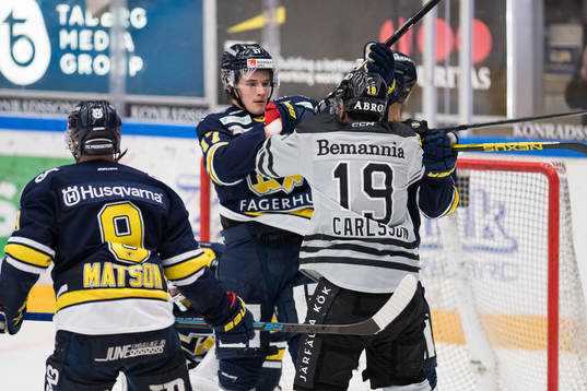 s Max Wennlund och AIK:s Lucas Carlsson