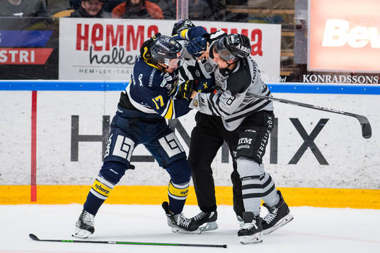 s Max Wennlund och AIK:s Alexander Deilert i bråk