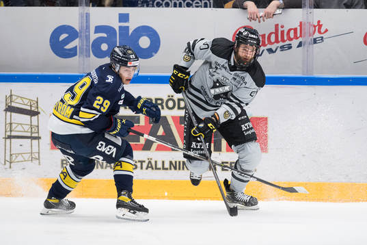 s Jonathan Wikström och AIK:s Sam Marklund