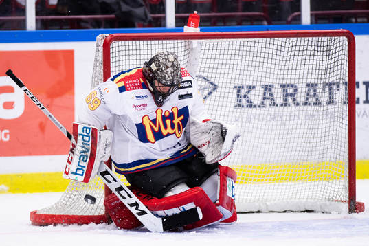 Malmö Redhawks målvakt Oscar Alsenfelt gör räddning