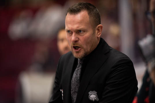 Malmö Redhawks tränare Joakim Fagervall deppar