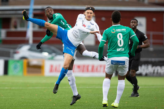 Värnamos Charlie Vindehall i duell Brages Adil Titi