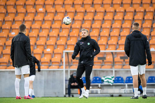 Västerås Erik Björndahl innan fotbollsmatchen i