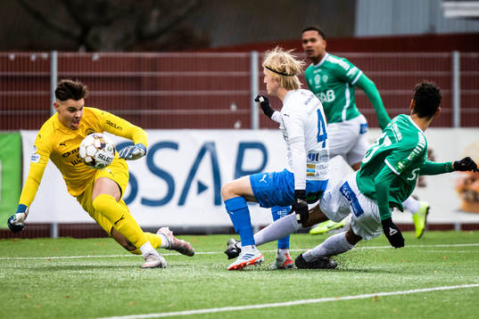 Brages Joakim Persson gör mål