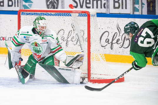 Rögles målvakt Calle Clang och Färjestads Pontus