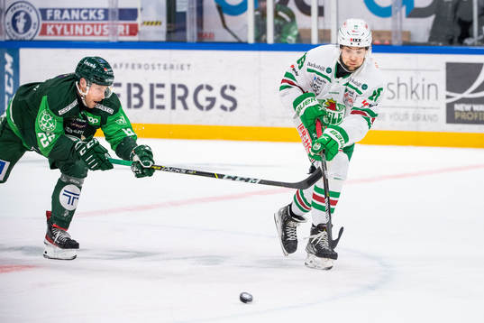Färjestads Per Åslund och Rögles Lucas Ekeståhl-Jonsson
