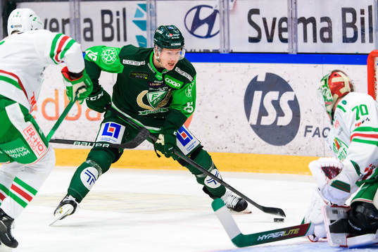 Färjestads Gustav Rydahl och Rögles målvakt Calle Clang