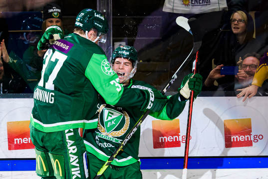 Färjestads Albert Johansson jublar