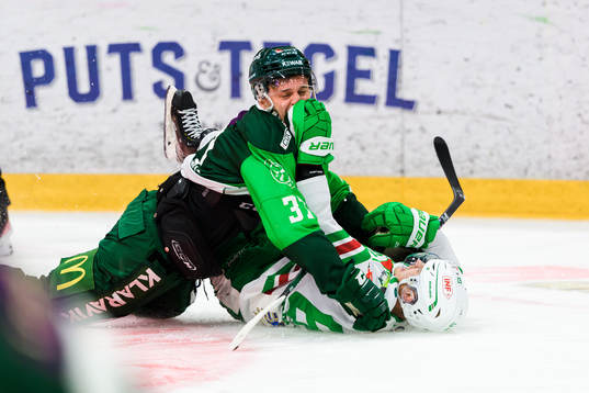 Färjestads Adam Ginning och Rögles Leon Bristedt