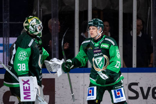 Färjestads Daniel Viksten jublar
