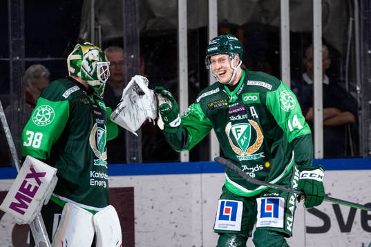 Färjestads Daniel Viksten jublar