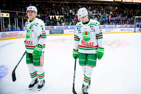 Rögles Erlend Lesund och Oskar Hassel deppar