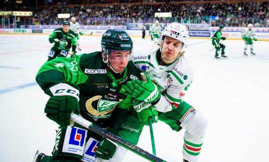 Färjestads Oscar Lawner och Rögles Tony Sund