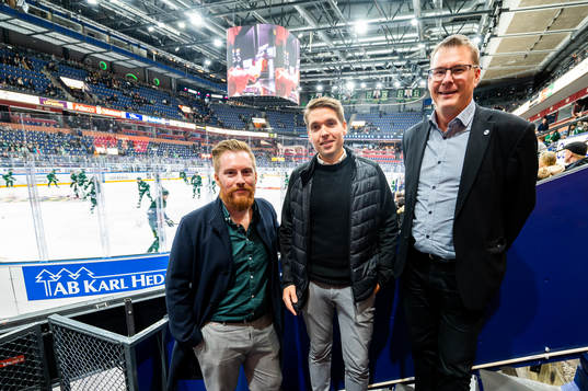 Oscar Burlin och Adam Ståhl och domarchef Tomas Thorsbrink