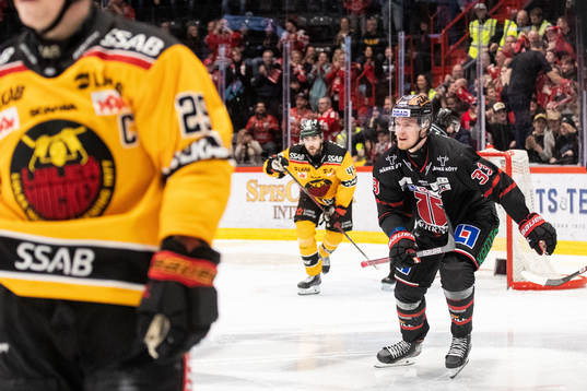 Örebros Christopher Mastomäki jublar