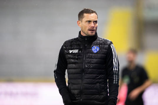 Falkenbergs tränare Tobias Tuvesson deppar