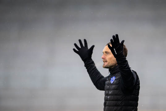 Falkenbergs tränare Tobias Tuvesson deppar