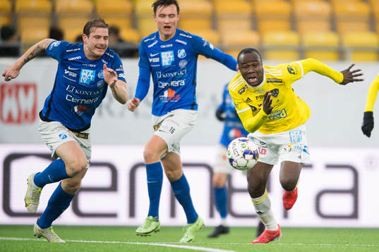 Norrbys Nicklas Savolainen och Falkenbergs Nsima Peter