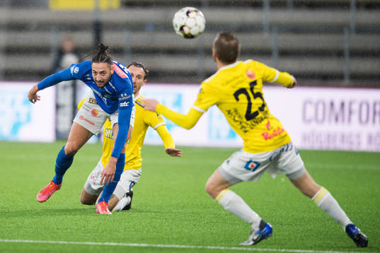 Norrbys Dijan Vukojevic och Falkenbergs Tobias Karlsson i