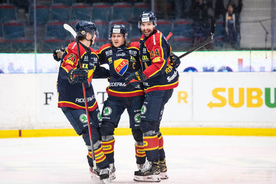 Djurgårdens Marcus Sörensen jublar med lagkamrater