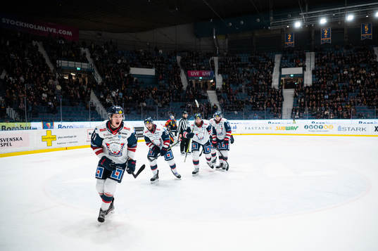 Linköpings Henrik Törnqvist jublar