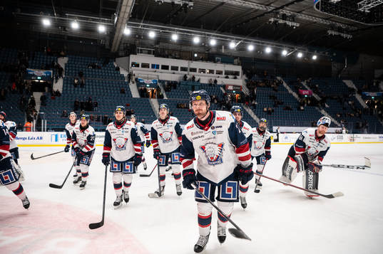 Linköpings Christoffer Ehn jublar med lagkamrater