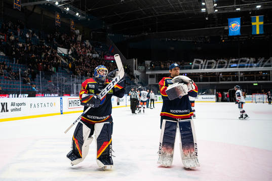 Djurgårdens målvakt Niklas Svedberg och målvakt Mantas