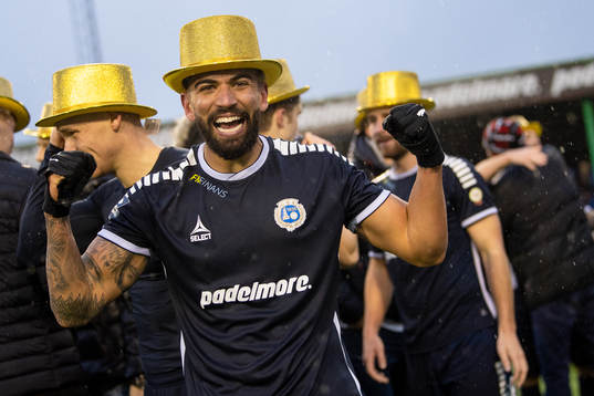 Utsiktens Paulo Marcelo Souza Alvez jublar