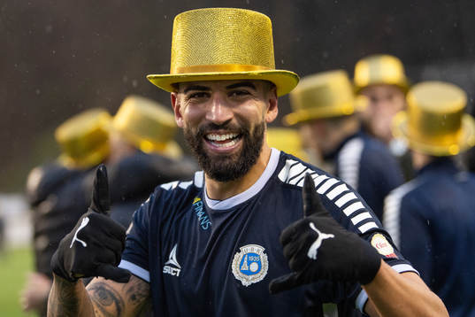 Utsiktens Paulo Marcelo Souza Alvez jublar