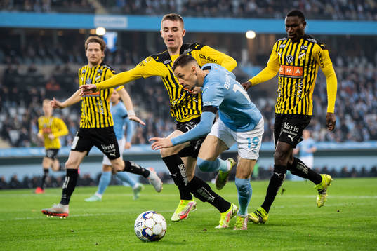 Häckens Patrik Wålemark och Malmö FFs Veljko Birmancevic