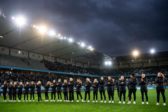 Malmö FFs damlag hyllas i halvtid