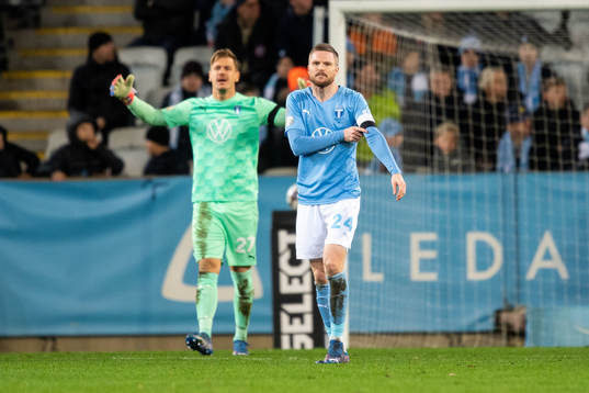 Malmö FFs  målvakt Johan Dahlin och Lasse Nielsen deppar